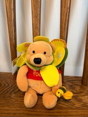 VTG Disney Store Winnie the Pooh Flower Bee Mini Bean Bag Plush 8" NWT
